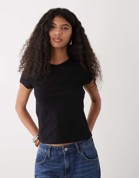 Camiseta negra de corte slim con cuello de pico Fleur de Weekday - view 1