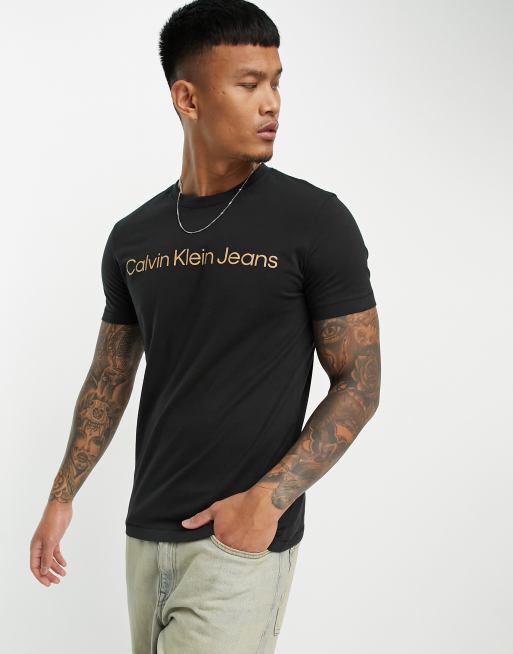 Camiseta negra de corte slim con logo institucional de Calvin