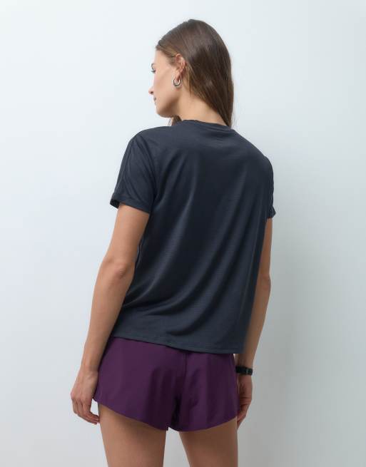 Camiseta negra de manga corta para correr Velociti de Under Armour, 3 de 4