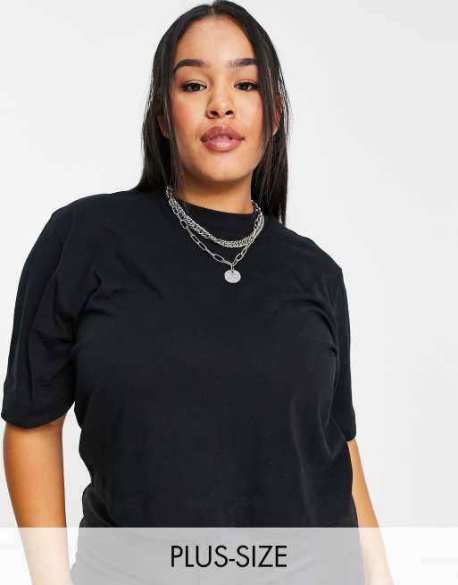 Camiseta negra de manga corta y corte recto de COLLUSION Plus