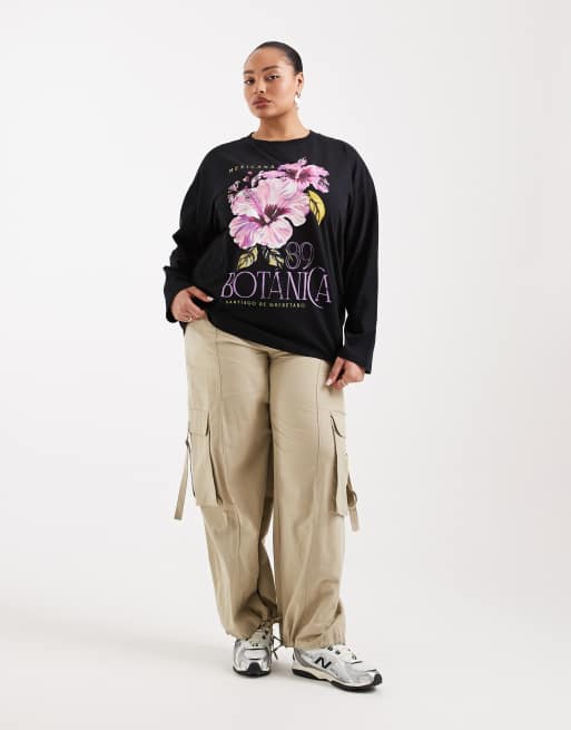 Camiseta negra de manga larga con estampado gráfico "Botánica" de ASOS DESIGN Curve, 3 de 4