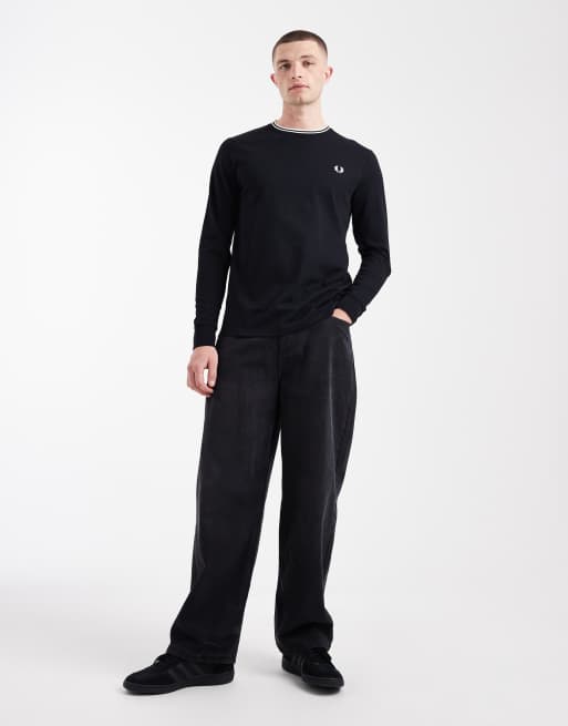 Camiseta negra de manga larga con ribetes dobles y logo de Fred Perry, 2 de 5