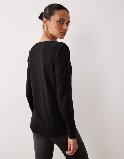 Camiseta negra de manga larga de tejido ligero de secado rápido Serenity de Dare 2b, 2 de 4