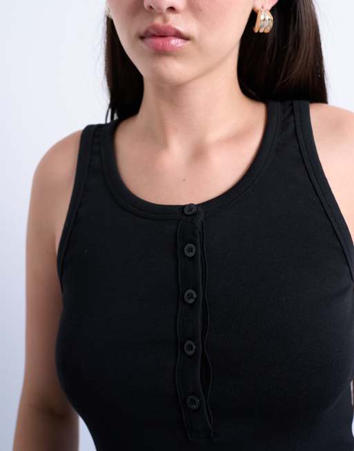Camiseta negra de tirantes con botones de canalé de Topshop, 4 de 4