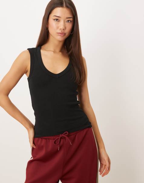 Camiseta negra de tirantes con cuello de pico de canalé de Gina Tricot - view 1