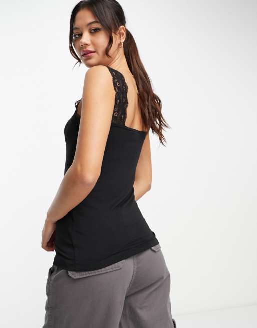 Camiseta negra de tirantes con cuello de pico y ribete de encaje de Pieces, 3 de 4