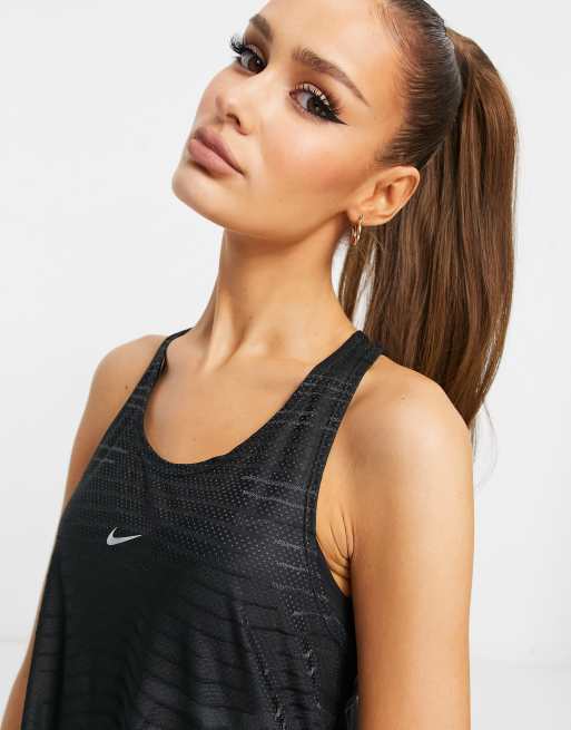 Camiseta negra de tirantes con Pro Training de Nike |