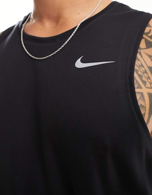 Camiseta negra de tirantes Dri-FIT Miler de Nike Running , 4 de 4