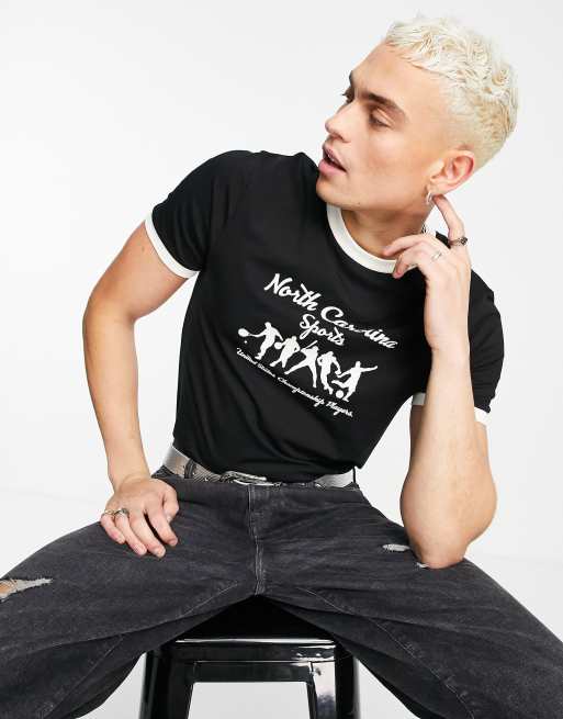 Camiseta negra entallada con ribetes y estampado deportivo retro de ASOS DESIGN