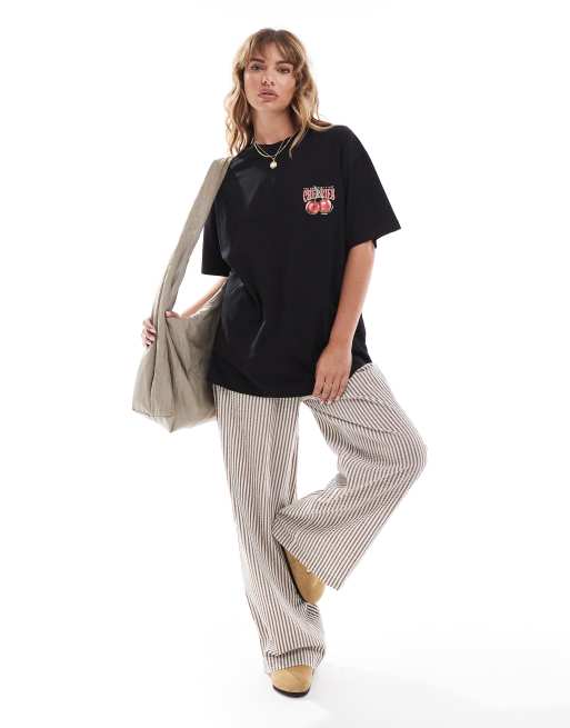 Camiseta negra estampado con estampado trasero de cerezas de Miss Selfridge, 4 de 4