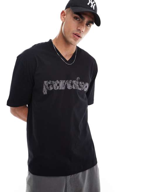 Camiseta negra extragrande con cuello de pico y estampado de texto desgastado de ASOS DESIGN