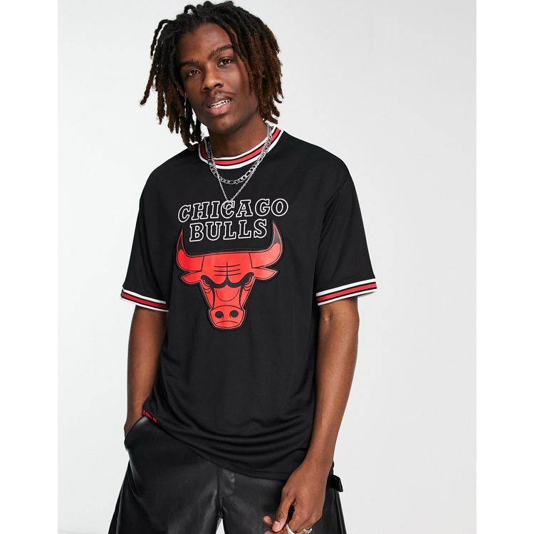 Camiseta Chicago Bulls New Era negra con aplique extragrande y manga corta  con puño a rayas - Venta online Madrid - España