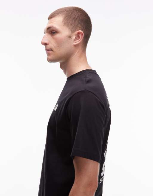 Camiseta negra extragrande con estampado en la espalda NSE Global de The North Face, 4 de 5