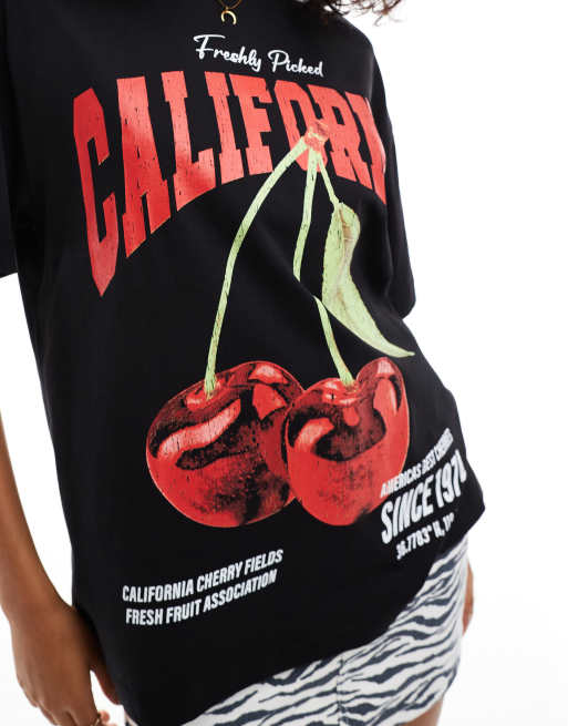 Camiseta negra extragrande con estampado gráfico de cerezas y texto "California" de ASOS DESIGN, 2 de 4