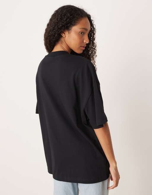 Camiseta negra extragrande con estampado gráfico de manzana de caramelo de ASOS DESIGN, 3 de 4
