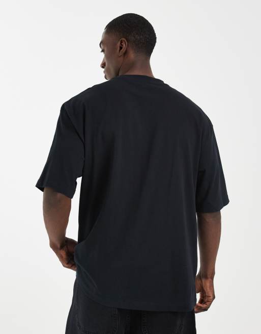 Camiseta negra extragrande con estampado gráfico deportivo de rayas de ASOS DESIGN, 5 de 5