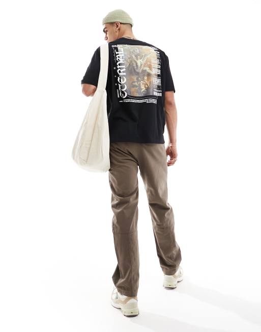 Camiseta negra extragrande con estampado renacentista en la espalda de ASOS DESIGN, 2 de 4