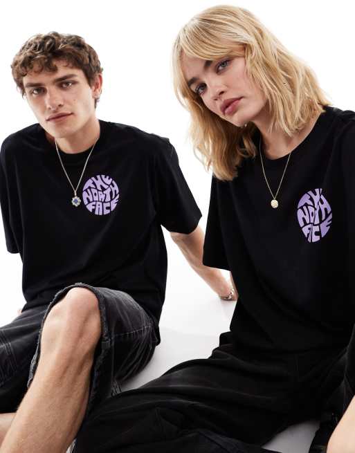 Camiseta negra extragrande con estampado trasero Voyage de The North Face, 3 de 4