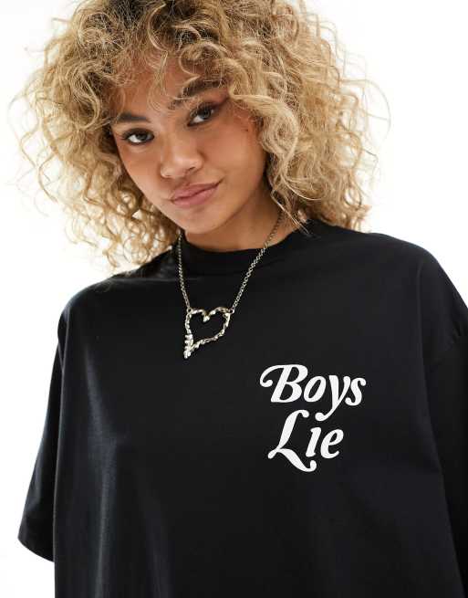 Camiseta negra extragrande con gráfico de globo en forma de corazón y texto "Boys Lie" de ASOS DESIGN, 2 de 4
