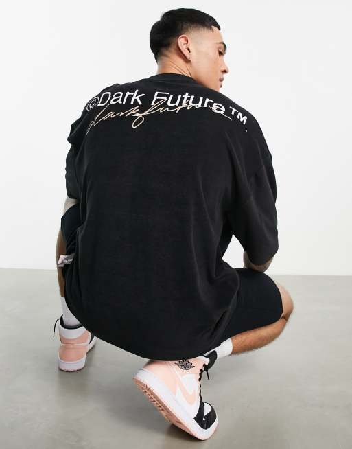 Camiseta negra extragrande con logo bordado en la espalda de tejido de rizo de ASOS Dark Future