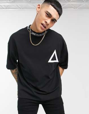 Camiseta negra extragrande con logo en el cuello de ASOS Unrvlld Spply