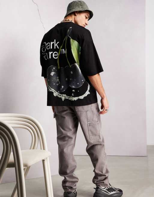 Camiseta negra extragrande con logo y estampado gráfico de cereza en la espalda de ASOS Dark Future