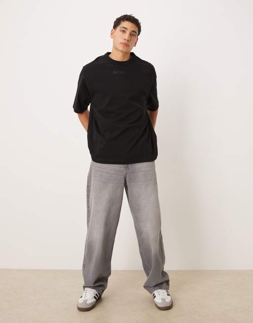 Camiseta negra extragrande con paneles y bordado en el pecho de tejido grueso de ASOS DESIGN, 2 de 5