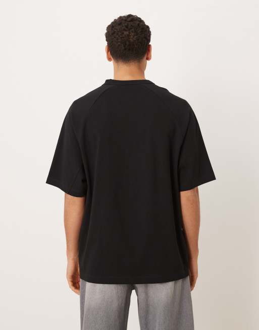 Camiseta negra extragrande con paneles y bordado en el pecho de tejido grueso de ASOS DESIGN, 3 de 5