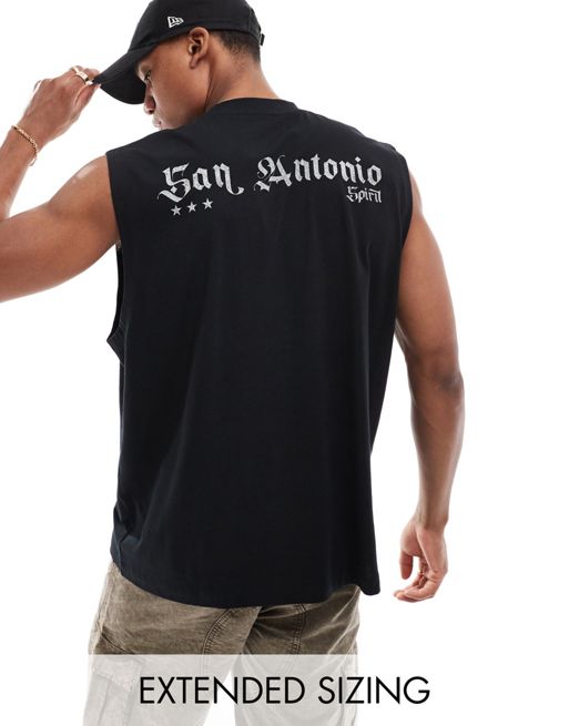 Camiseta negra extragrande sin mangas con estampado de la ciudad San Antonio en la espalda de FhyzicsShops DESIGN