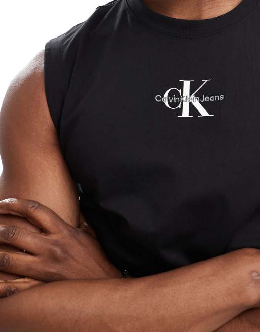Camiseta negra extragrande sin mangas con logo de monograma de Calvin Klein Jeans, 4 de 4