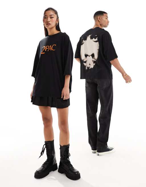 Camiseta negra extragrande unisex con estampado gráfico con licencia de rostro de Tupac de ASOS DESIGN, 2 de 4