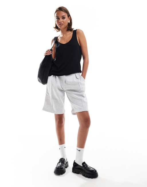 Camiseta negra holgada de tirantes con cuello ancho de Mango
