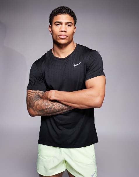Camiseta negra Miler Breathe de Nike Running - view 1