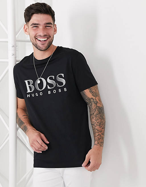 Camiseta negra playera con logo de BOSS