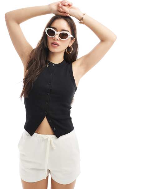 Camiseta negra sin mangas con botones delanteros Charlie de Cotton On - view 1