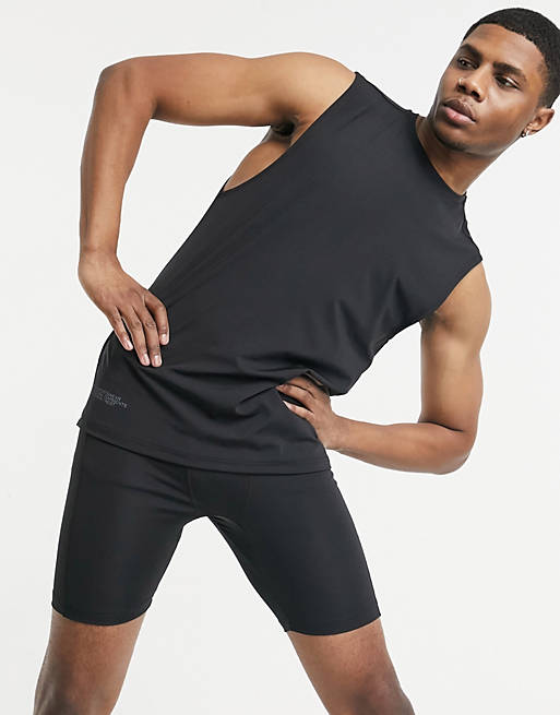 Camiseta negra sin mangas con cuello subido de HIIT Yoga