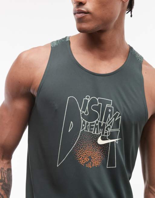 Camiseta negra sin mangas con estampado "Dream" Dri-FIT Stride de Nike Running, 4 de 5