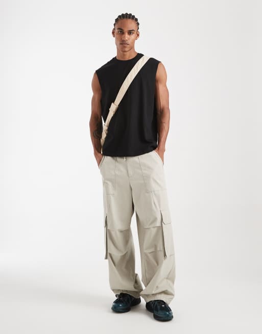 Camiseta negra sin mangas extragrande de New Look, 2 de 5