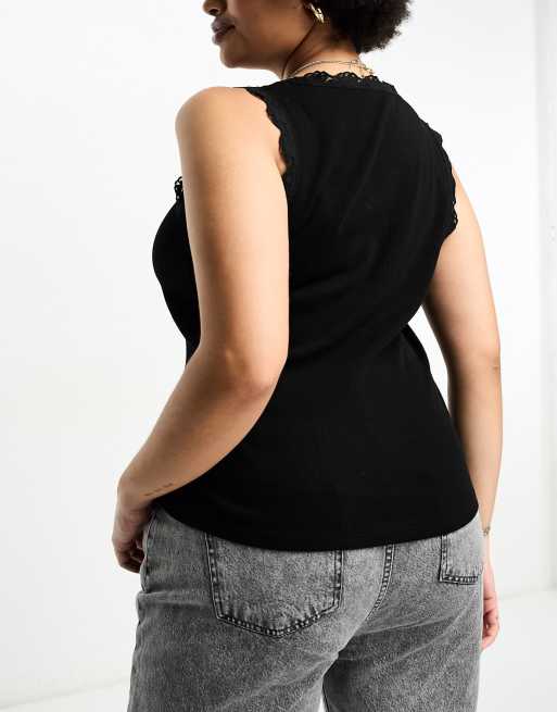 Camiseta negra sin mangas fruncida con ribete de encaje de River Island Plus, 4 de 4