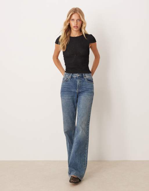 Camiseta negra texturizada con diseño encogido y volantes de ASOS DESIGN, 3 de 4