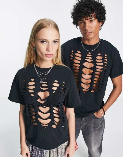 Camiseta negra unisex con diseño desgarrado de Reclaimed Vintage