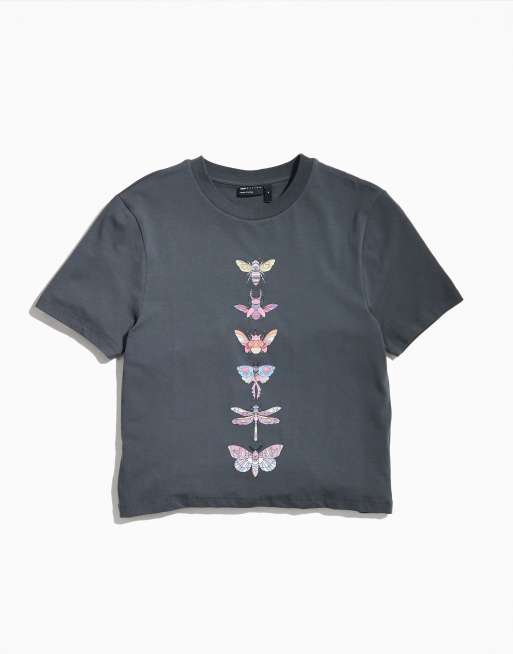 Camiseta negra unisex con diseño encogido y estampado en el pecho PRIDE de ASOS DESIGN