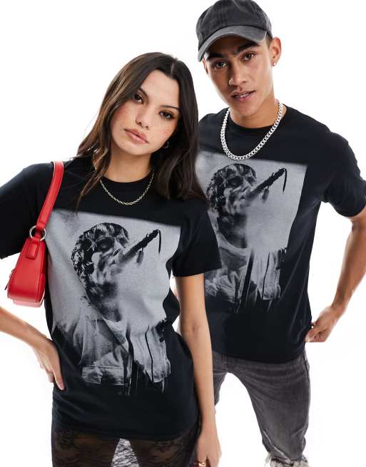 Camiseta negra unisex con estampado gráfico con licencia de Liam Gallagher de ASOS DESIGN