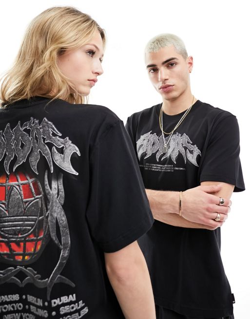 Camiseta negra unisex con estampado gráfico gótico de adidas Originals