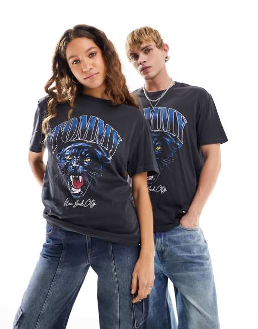 Camiseta negra unisex de corte estándar con diseño de tigre vintage de Tommy Jeans
