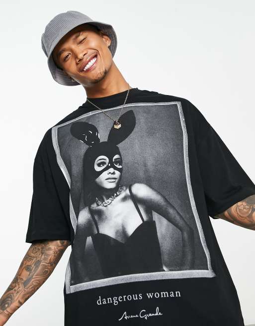 Camiseta negra unisex extragrande con estampado de Ariana Grande de ASOS DESIGN