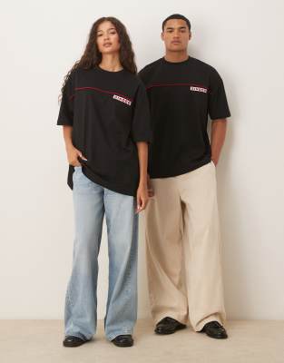 Camiseta negra unisex extragrande con estampado 