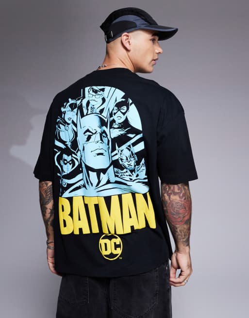 Camiseta negra unisex extragrande con estampados de "Batman" en relieve de ASOS DESIGN, 3 de 4