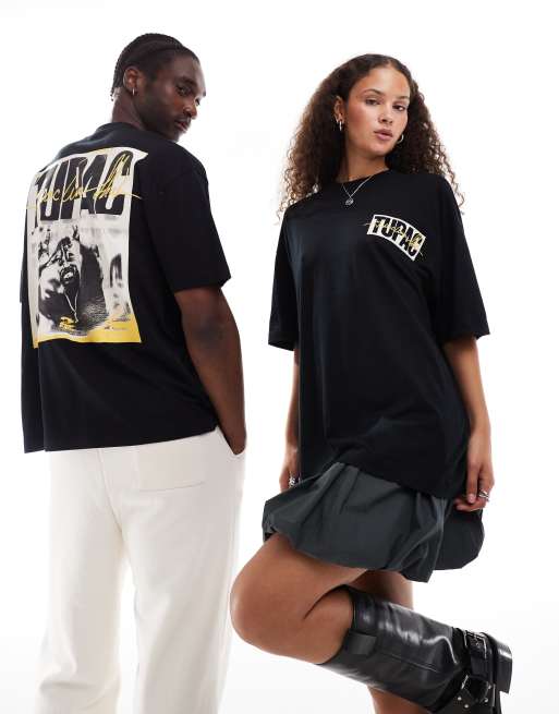 Camiseta negra unisex extragrande con estampados y bordado de Tupac con licencia de ASOS DESIGN, 4 de 4