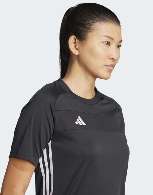 Camiseta negra y blanca básica Tiro 25 Essentials de adidas Performance, 2 de 4